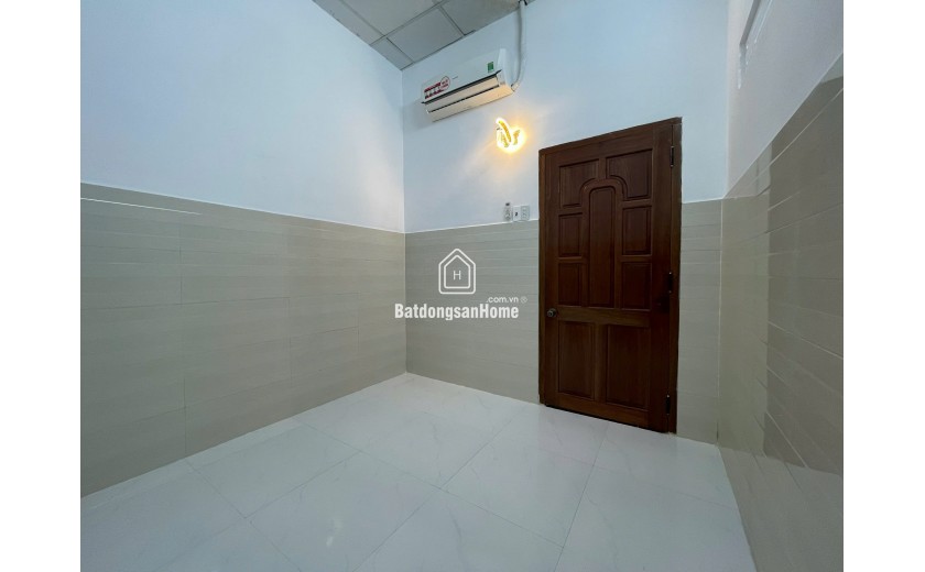 Bán nhà 2 tầng ô tô Vĩnh Hải Nha Trang, gần biển, DT 133m²